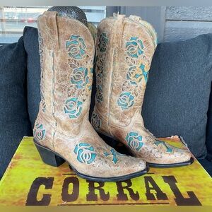 CORRAL SADDLE-TURQUOISE ROSE CROSS WESTERN BOOTS 8M